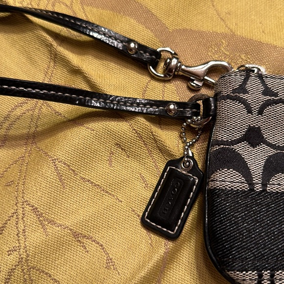 Coach zippered wristlet - Picture 3 of 6